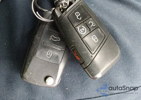 2019 Volkswagen Jetta 1.4T R-Line/1.4T S/1.4T Se z USA, uszkodzony, nr VIN 3VWC57BU4KM114510